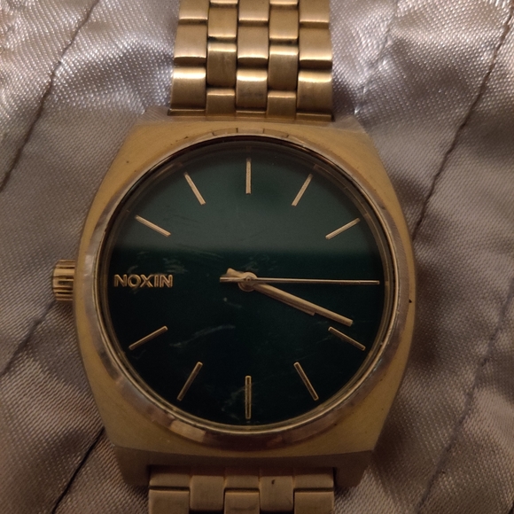 Nixon's men's watches - Picture 3 of 3